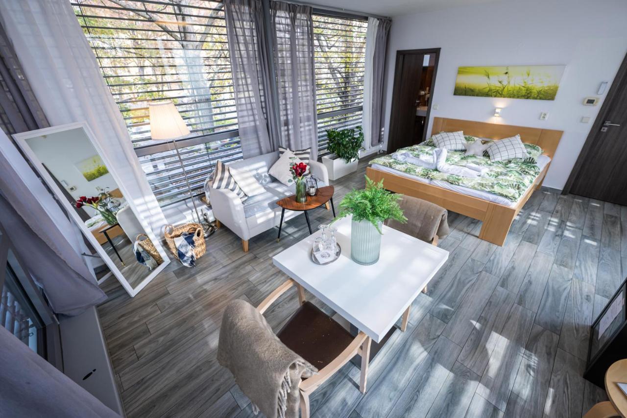 Atelier Lanna Bed & Breakfast Ceske Budejovice Bagian luar foto